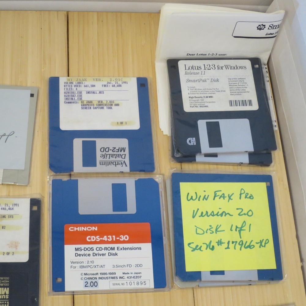 Untested Lot of PC Computer Software 3.5 in. Floppy Disks in Banx Storage Caddy - Picture 7 of 16